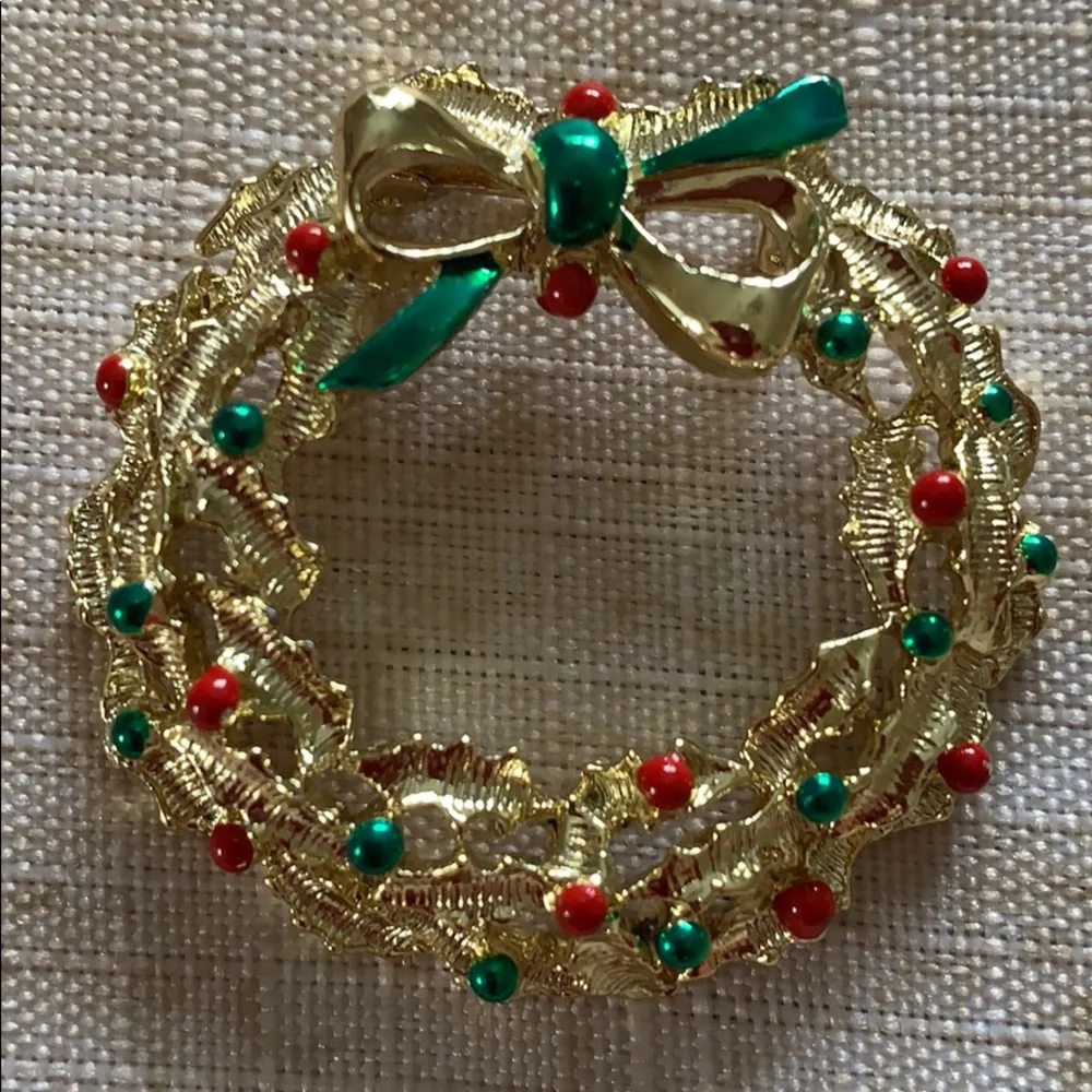 Gerry’s Christmas Wreath Pin/Brooch VTG Gold Tone Red Green Enamel Bow Holiday